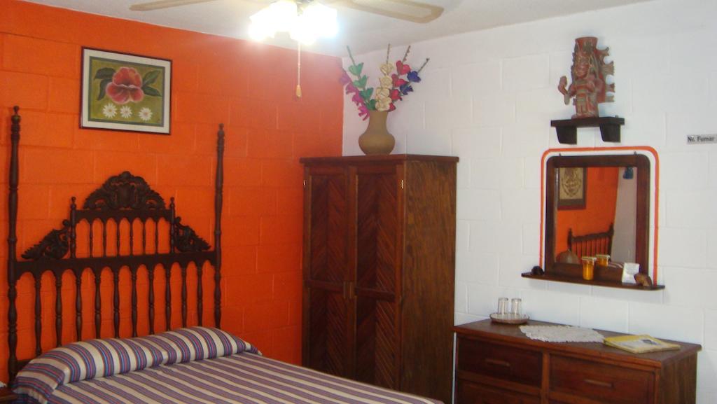 Quinta Erika Hotel Coyuca de Benitez Ruang foto